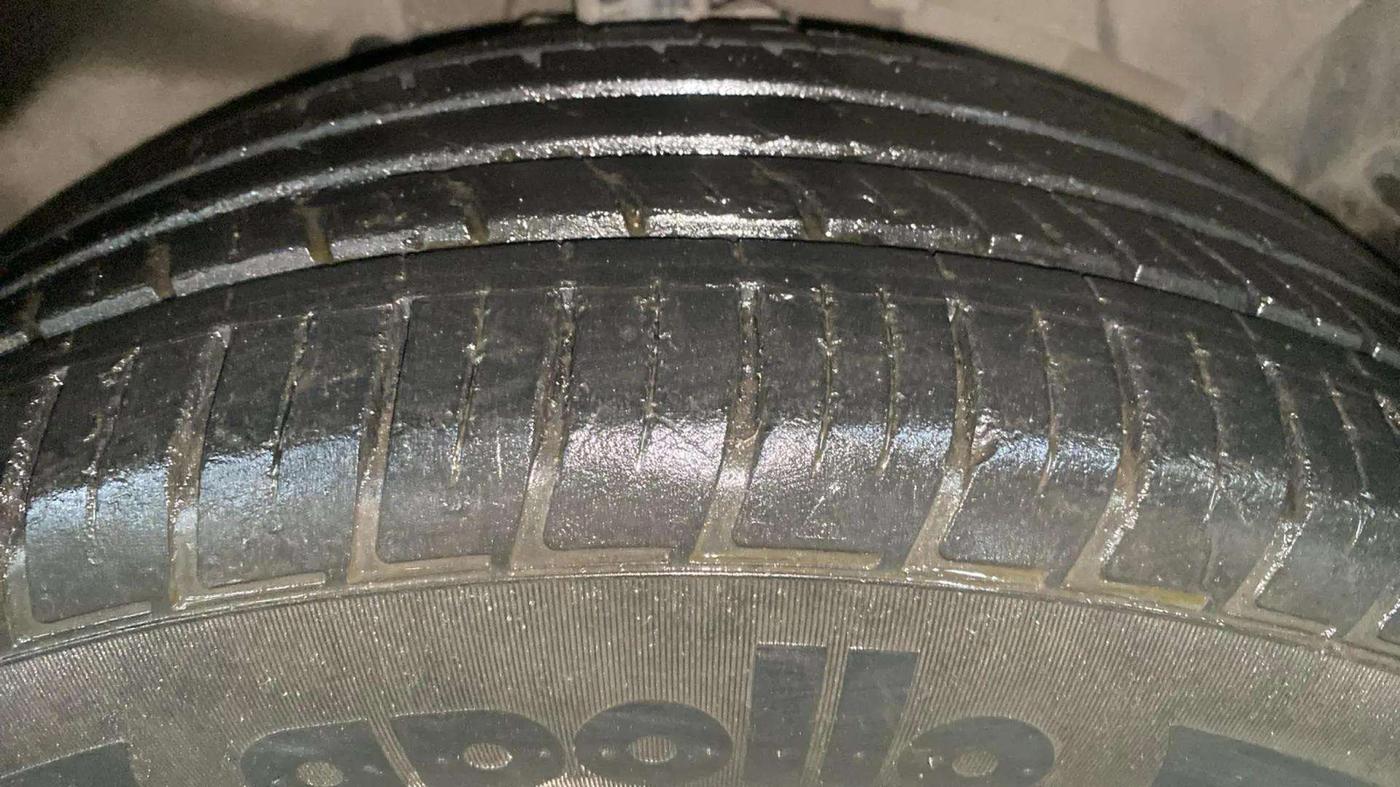 2021 Renault Duster RXZ 1.3 TURBO PETROL CVT, Petrol, Automatic, 39,969 km, Right Front Tyre Tread