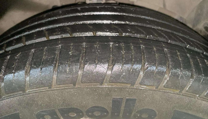 2021 Renault Duster RXZ 1.3 TURBO PETROL CVT, Petrol, Automatic, 39,036 km, Right Front Tyre Tread