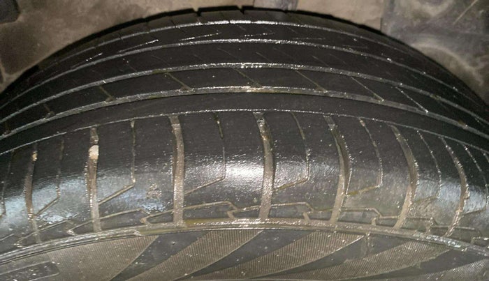 2021 Renault Duster RXZ 1.3 TURBO PETROL CVT, Petrol, Automatic, 39,036 km, Left Rear Tyre Tread