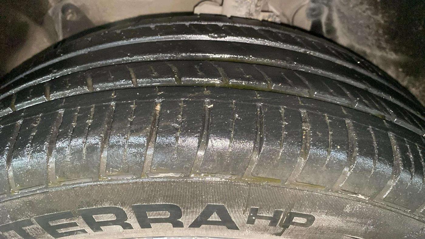 2021 Renault Duster RXZ 1.3 TURBO PETROL CVT, Petrol, Automatic, 39,969 km, Left Front Tyre Tread