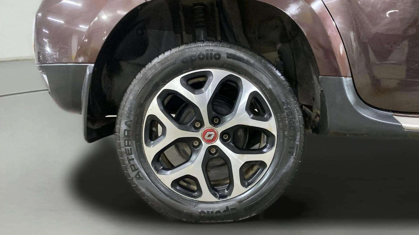 2021 Renault Duster RXZ 1.3 TURBO PETROL CVT, Petrol, Automatic, 39,969 km, Right Rear Wheel