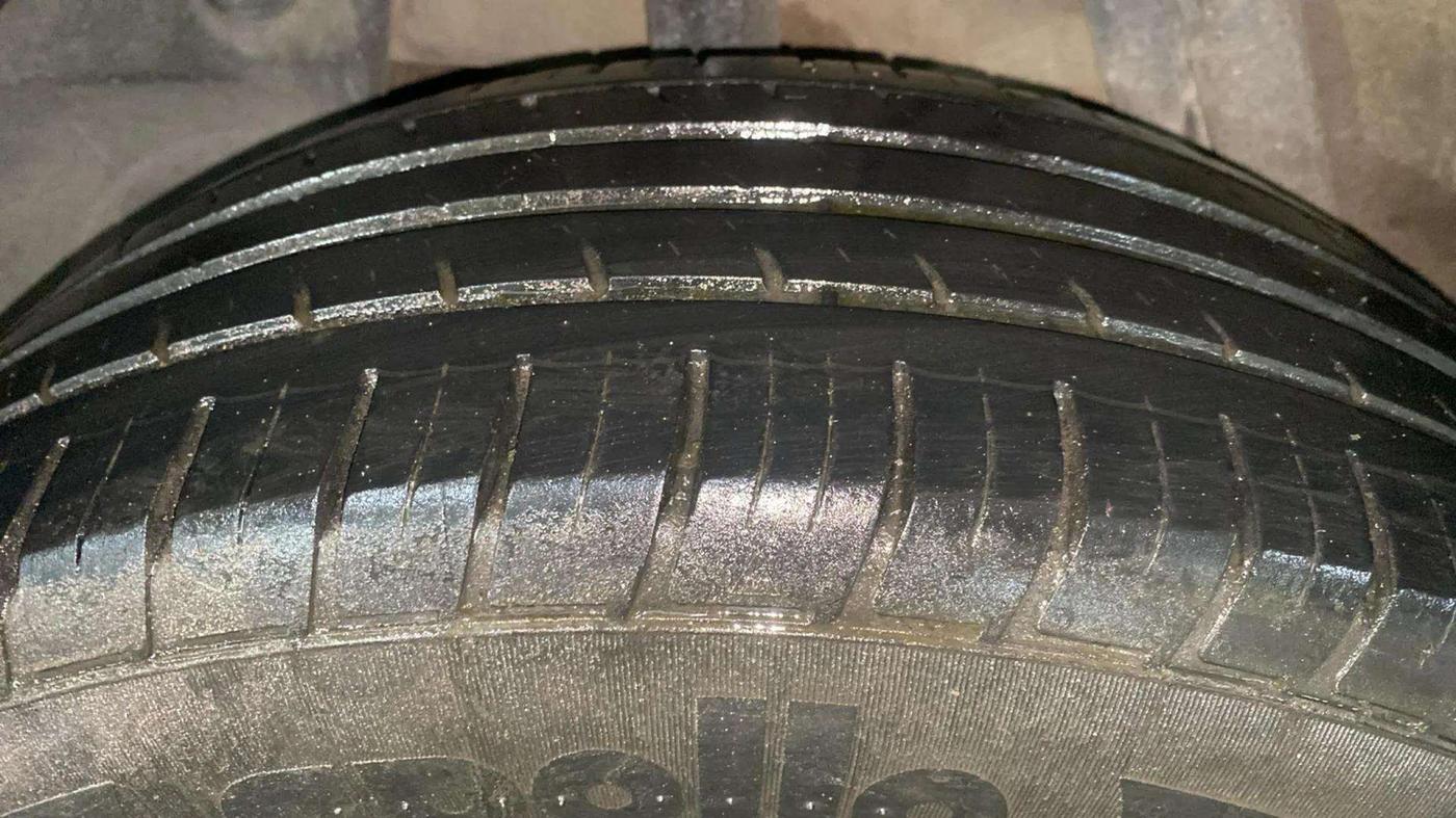2021 Renault Duster RXZ 1.3 TURBO PETROL CVT, Petrol, Automatic, 39,969 km, Right Rear Tyre Tread