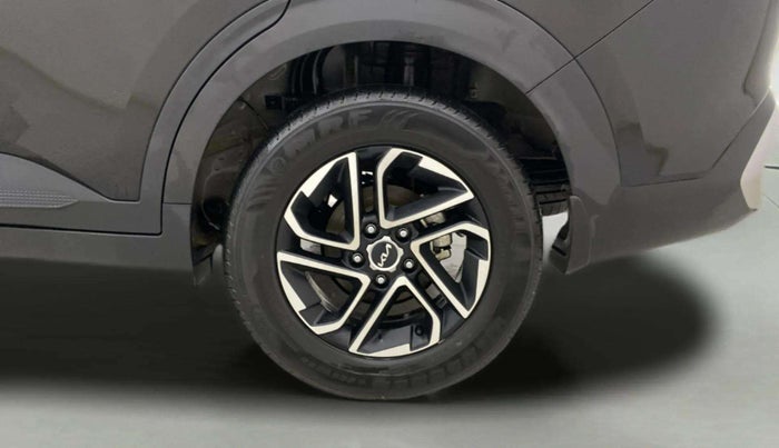 2023 KIA CARENS PRESTIGE PLUS 1.5 PETROL DCT 7 STR, Petrol, Automatic, 27,100 km, Left Rear Wheel