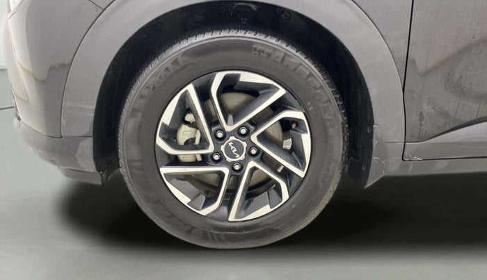 2023 KIA CARENS PRESTIGE PLUS 1.5 PETROL DCT 7 STR, Petrol, Automatic, 27,100 km, Left Front Wheel