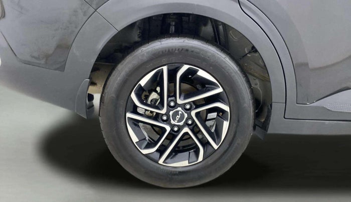 2023 KIA CARENS PRESTIGE PLUS 1.5 PETROL DCT 7 STR, Petrol, Automatic, 27,100 km, Right Rear Wheel