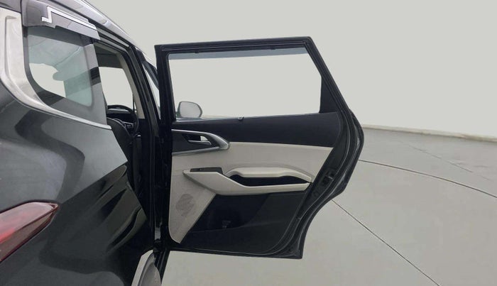 2023 KIA CARENS PRESTIGE PLUS 1.5 PETROL DCT 7 STR, Petrol, Automatic, 27,100 km, RHS Rear Door