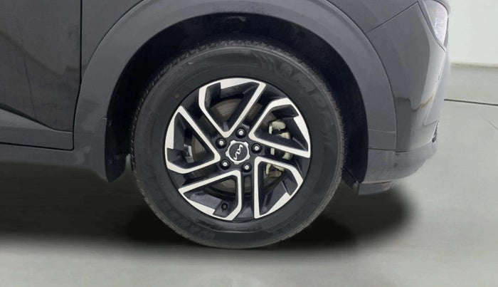 2023 KIA CARENS PRESTIGE PLUS 1.5 PETROL DCT 7 STR, Petrol, Automatic, 27,100 km, Right Front Wheel