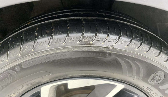 2023 KIA CARENS PRESTIGE PLUS 1.5 PETROL DCT 7 STR, Petrol, Automatic, 27,100 km, Right Front Tyre Tread