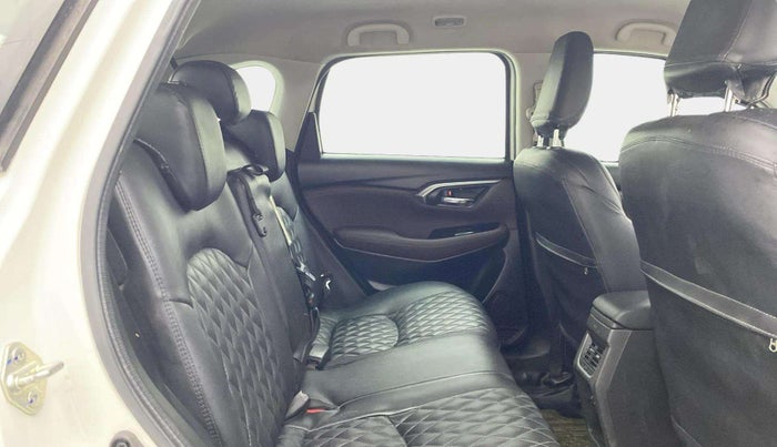 2022 Maruti Grand Vitara ZETA SMART HYBRID, Petrol, Manual, 52,682 km, Right Side Rear Door Cabin