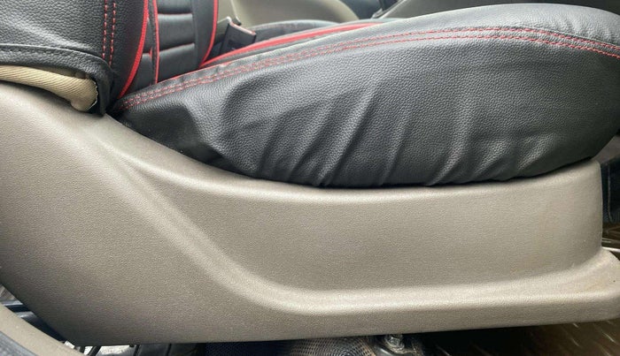 2015 Hyundai i10 SPORTZ 1.1, Petrol, Manual, 45,628 km, Driver Side Adjustment Panel