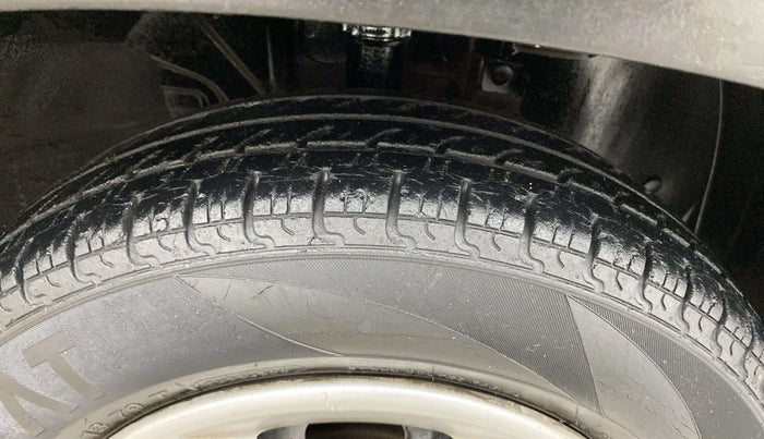2016 Renault Kwid RXL, Petrol, Manual, 39,225 km, Right Front Tyre Tread