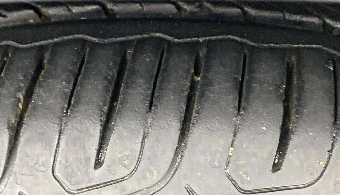 2022 MG ASTOR SHARP 1.3 TURBO AT, Petrol, Automatic, 17,445 km, Right Front Tyre Tread