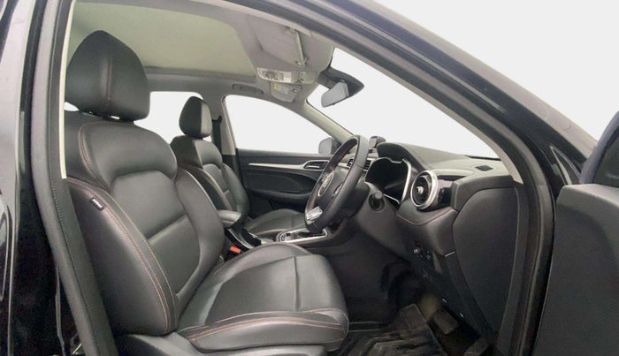 2022 MG ASTOR SHARP 1.3 TURBO AT, Petrol, Automatic, 17,445 km, Right Side Front Door Cabin