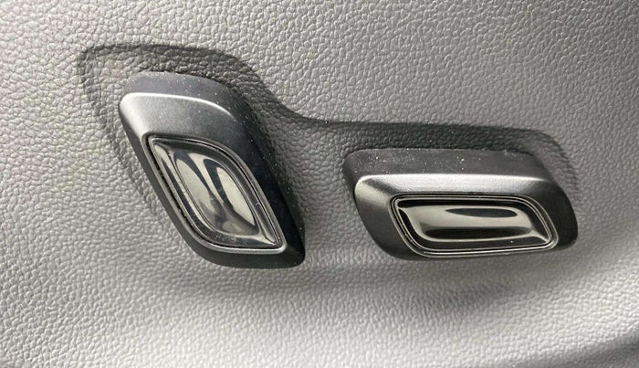 2022 MG ASTOR SHARP 1.3 TURBO AT, Petrol, Automatic, 17,445 km, Driver Side Adjustment Panel