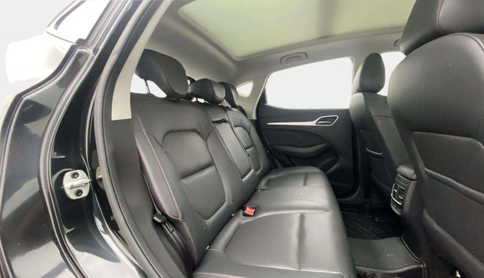 2022 MG ASTOR SHARP 1.3 TURBO AT, Petrol, Automatic, 17,445 km, Right Side Rear Door Cabin