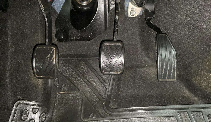 2022 Maruti Celerio VXI CNG, CNG, Manual, 18,100 km, Pedals