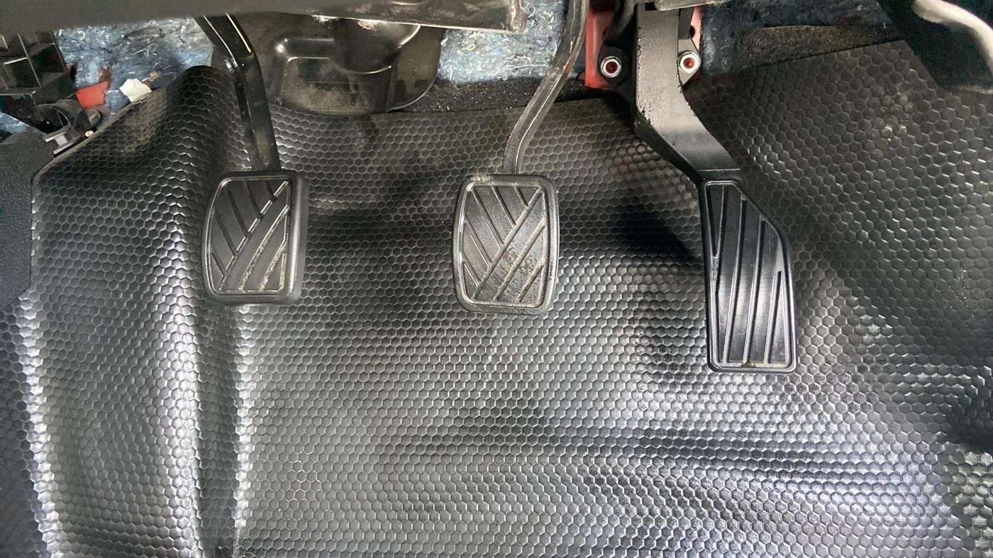 2023 Maruti BREZZA ZXI + SMART HYBRID, Petrol, Manual, 8,638 km, Pedals