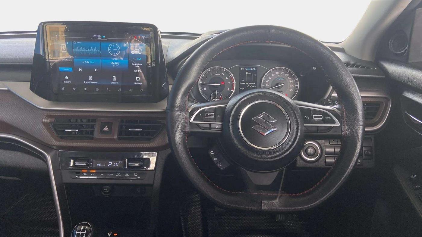 2023 Maruti BREZZA ZXI + SMART HYBRID, Petrol, Manual, 8,638 km, Steering Wheel Close Up