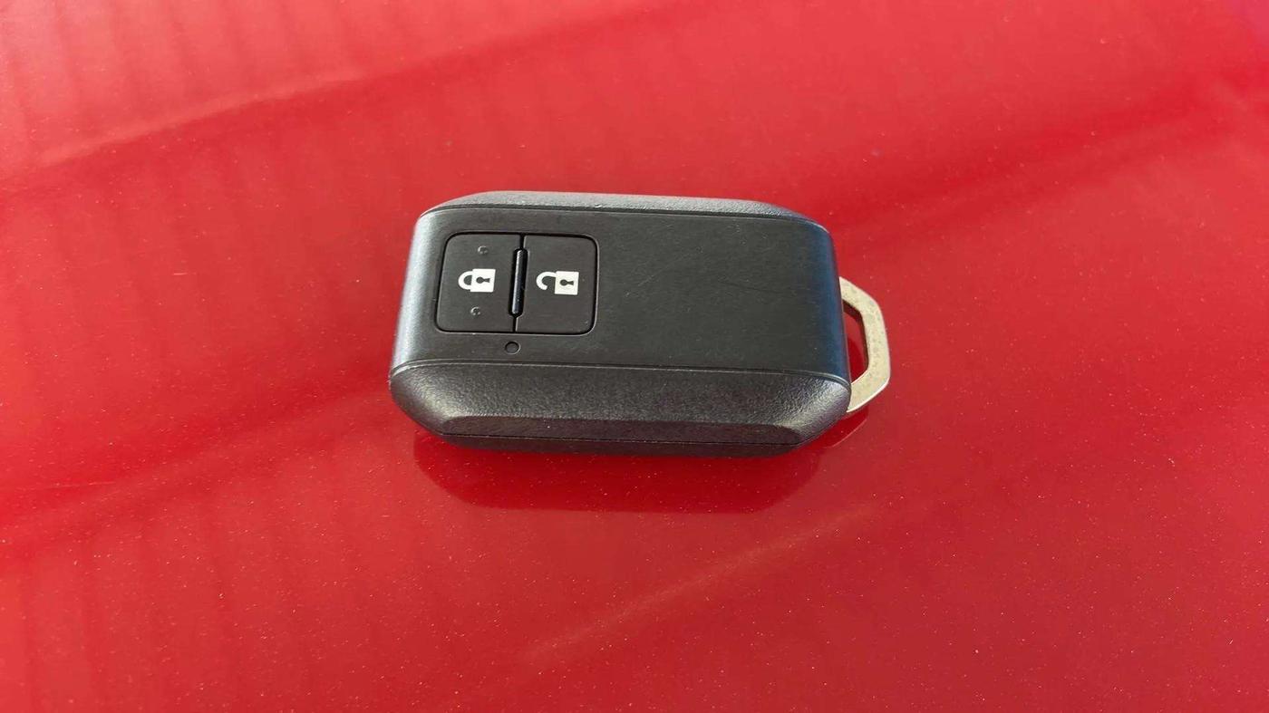 2023 Maruti BREZZA ZXI + SMART HYBRID, Petrol, Manual, 8,638 km, Key Close Up