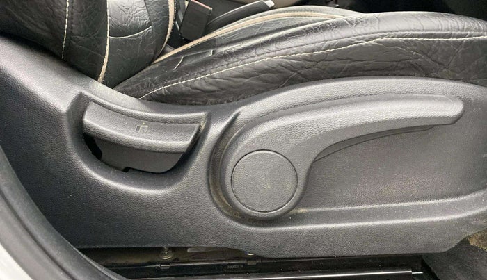 2019 Hyundai Elite i20 SPORTZ PLUS 1.2, Petrol, Manual, 47,606 km, Driver Side Adjustment Panel