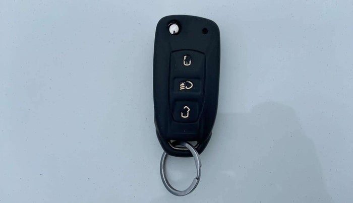2018 Tata NEXON XM DIESEL, Diesel, Manual, 60,987 km, Key Close Up