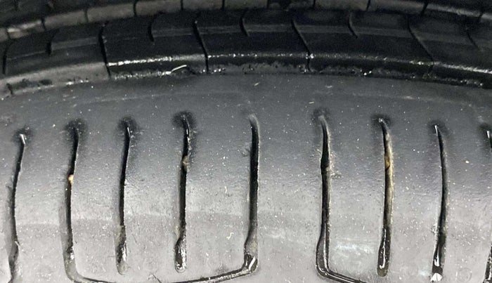 2016 Maruti Celerio ZXI AMT, Petrol, Automatic, 44,643 km, Left Front Tyre Tread