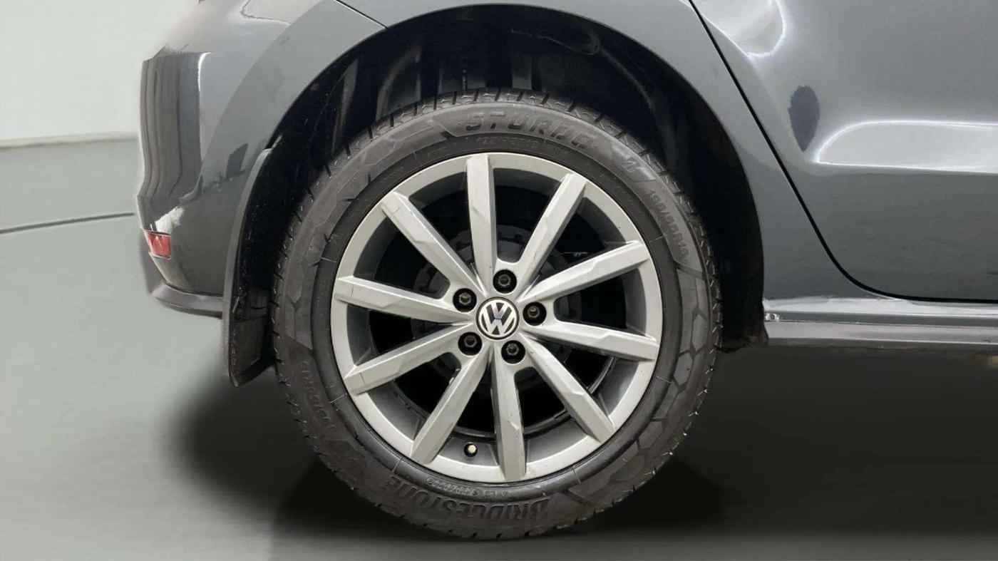 2020 Volkswagen Polo HIGHLINE PLUS 1.0L TSI, Petrol, Manual, 48,837 km, Right Rear Wheel