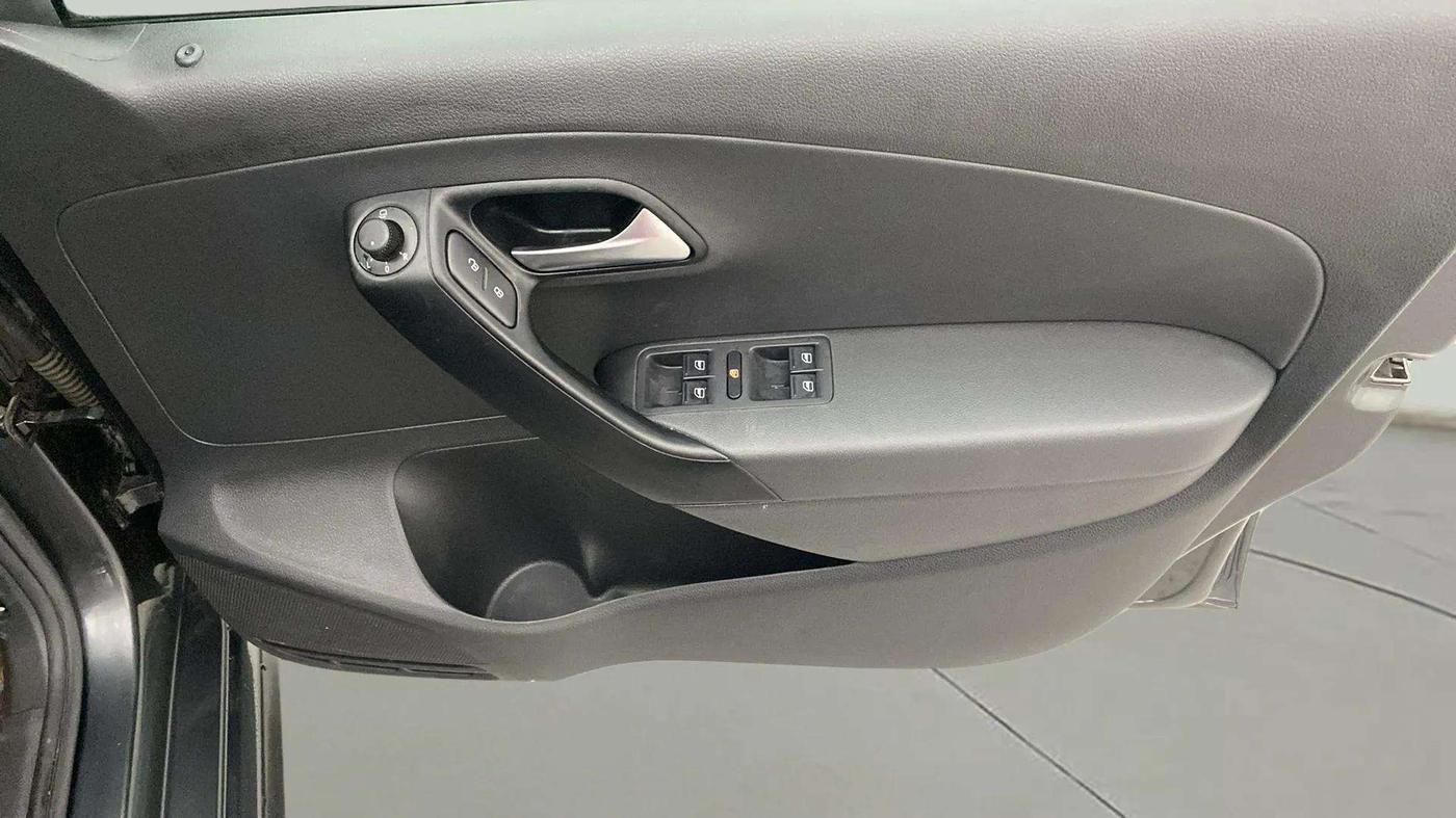 2020 Volkswagen Polo HIGHLINE PLUS 1.0L TSI, Petrol, Manual, 48,837 km, Driver Side Door Panels Control