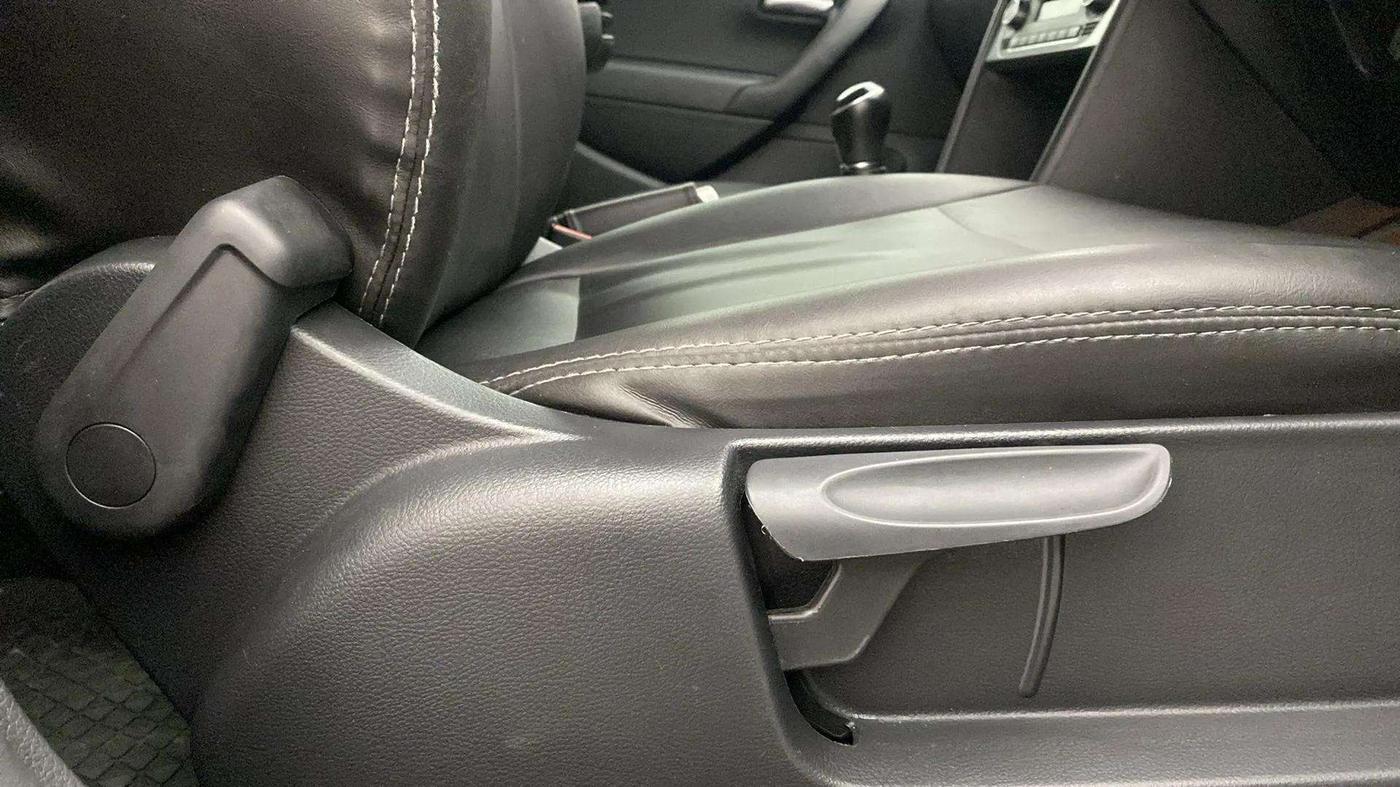2020 Volkswagen Polo HIGHLINE PLUS 1.0L TSI, Petrol, Manual, 48,837 km, Driver Side Adjustment Panel