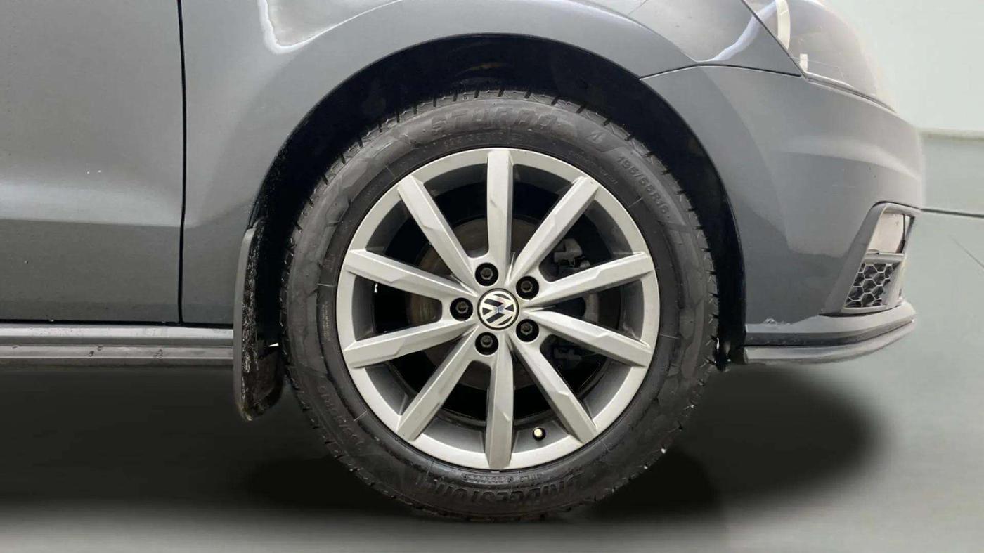 2020 Volkswagen Polo HIGHLINE PLUS 1.0L TSI, Petrol, Manual, 48,837 km, Right Front Wheel