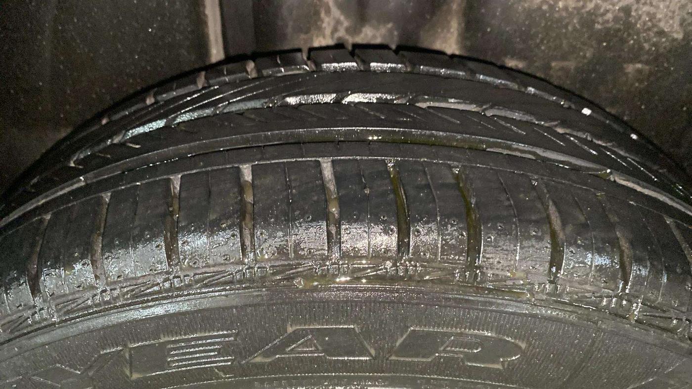2017 Volkswagen Vento HIGHLINE PETROL AT, Petrol, Automatic, 14,405 km, Right Rear Tyre Tread