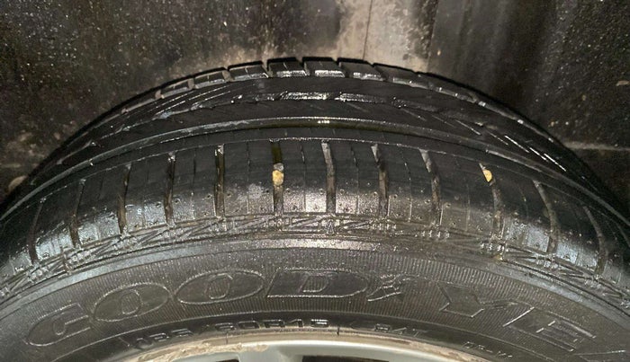 2017 Volkswagen Vento HIGHLINE PETROL AT, Petrol, Automatic, 14,405 km, Left Rear Tyre Tread