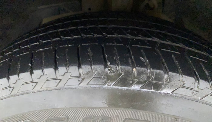 2021 Mahindra XUV500 W9, Diesel, Manual, 46,015 km, Left Front Tyre Tread