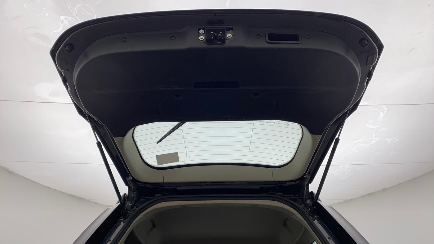 2021 Mahindra XUV500 W9, Diesel, Manual, 46,015 km, Boot Door Open