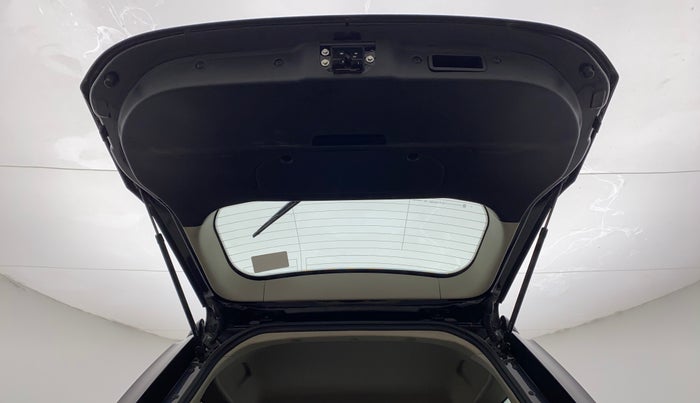 2021 Mahindra XUV500 W9, Diesel, Manual, 46,015 km, Boot Door Open