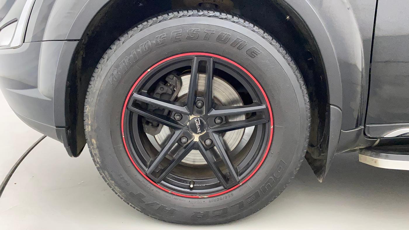 2021 Mahindra XUV500 W9, Diesel, Manual, 46,015 km, Left Front Wheel