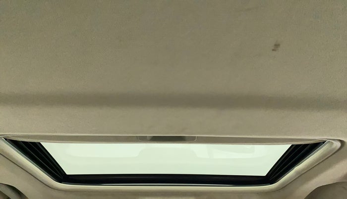 2021 Mahindra XUV500 W9, Diesel, Manual, 46,015 km, Moonroof/ Sunroof