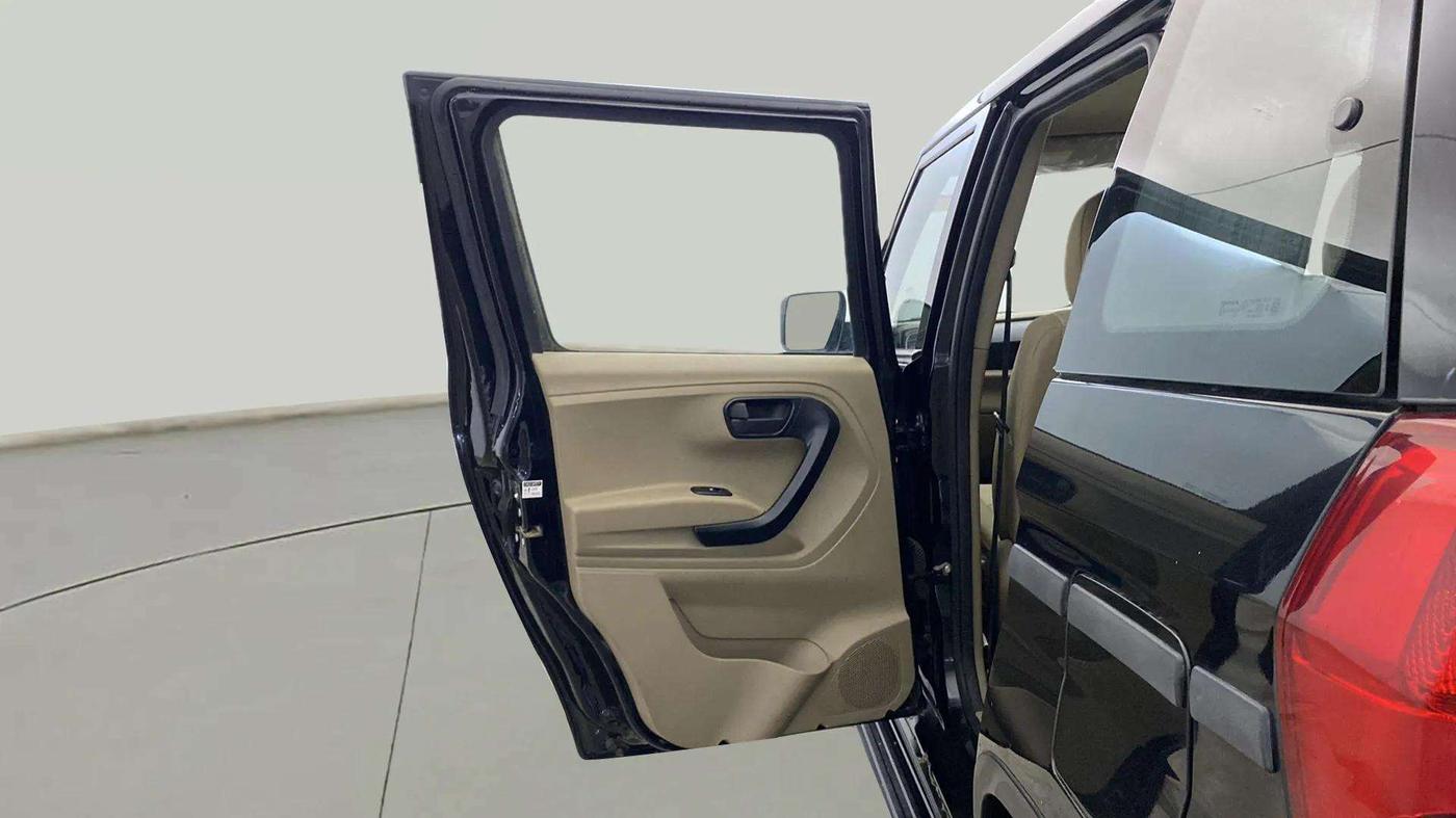 2024 Mahindra BOLERO NEO N 8, Diesel, Manual, 12,126 km, LHS Rear Door