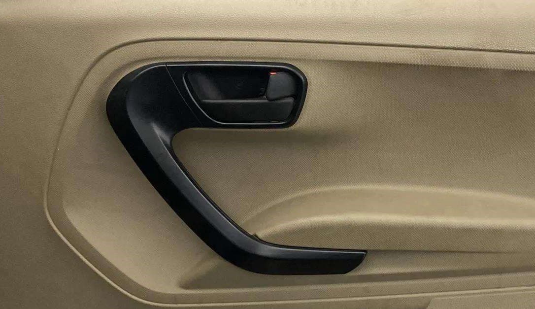 2024 Mahindra BOLERO NEO N 8, Diesel, Manual, 12,126 km, Driver Side Door Panels Control
