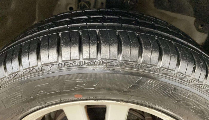 2013 Honda Brio VX MT, Petrol, Manual, 67,765 km, Right Front Tyre Tread