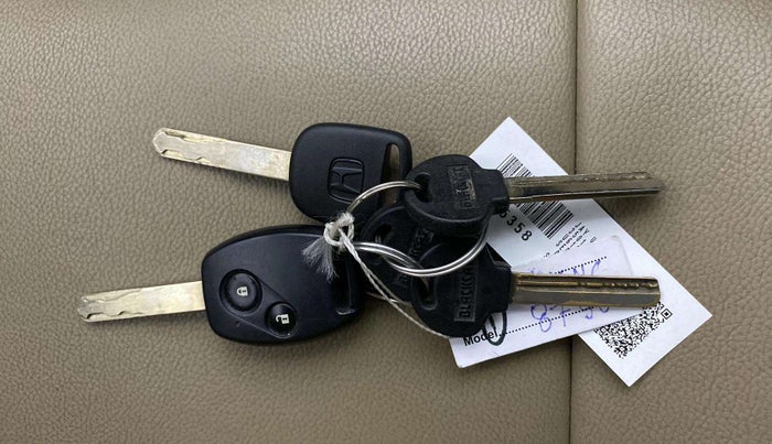 2013 Honda Brio VX MT, Petrol, Manual, 67,765 km, Key Close Up