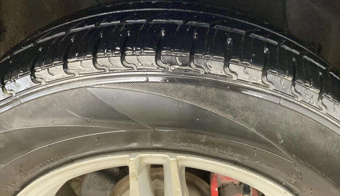 2022 Hyundai AURA S 1.2 CNG, CNG, Manual, 40,165 km, Right Front Tyre Tread
