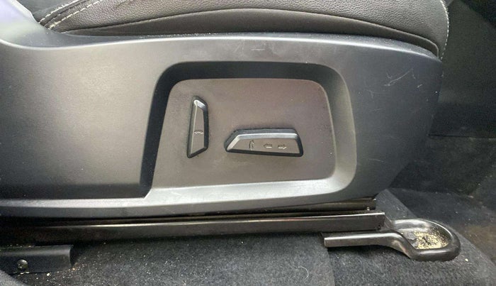 2020 Tata Harrier XZA PLUS 2.0L DARK EDITION, Diesel, Automatic, 51,291 km, Driver Side Adjustment Panel