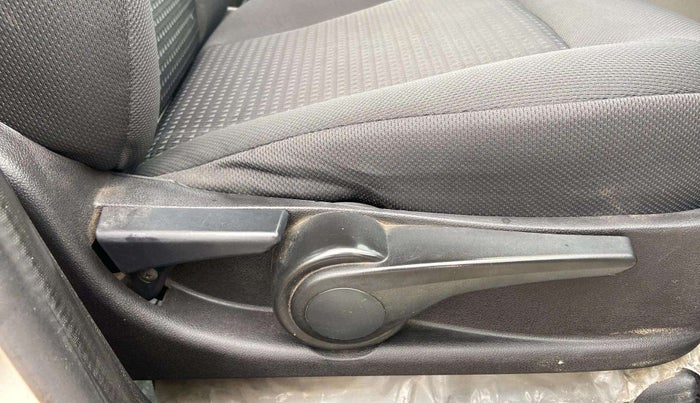 2019 Tata Tiago XZ PLUS PETROL, Petrol, Manual, 1,26,422 km, Driver Side Door Panels Control
