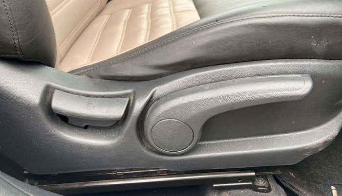 2018 Hyundai Elite i20 ASTA 1.2, Petrol, Manual, 26,272 km, Driver Side Adjustment Panel