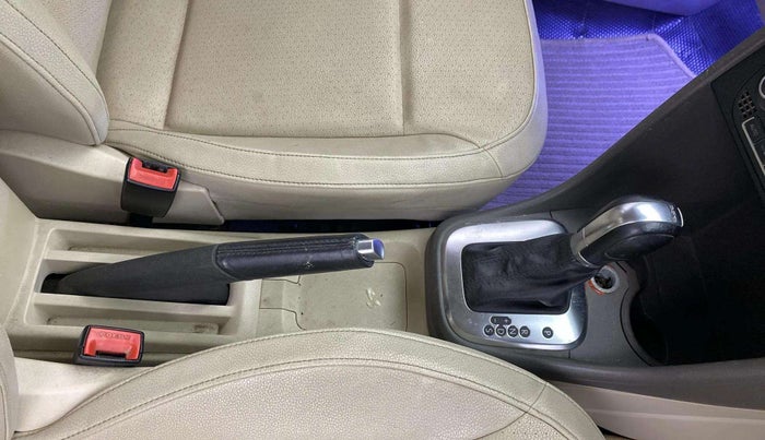 2014 Volkswagen Vento HIGHLINE PETROL AT, Petrol, Automatic, 52,530 km, Gear Lever