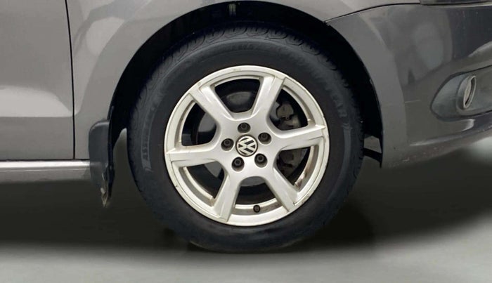 2014 Volkswagen Vento HIGHLINE PETROL AT, Petrol, Automatic, 52,530 km, Right Front Wheel