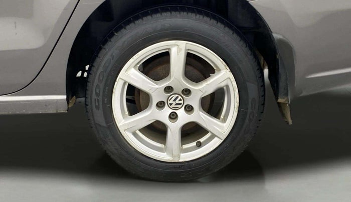 2014 Volkswagen Vento HIGHLINE PETROL AT, Petrol, Automatic, 52,530 km, Left Rear Wheel