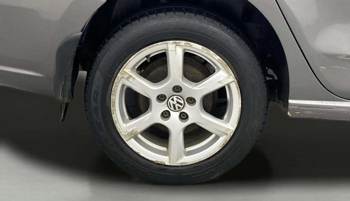 2014 Volkswagen Vento HIGHLINE PETROL AT, Petrol, Automatic, 52,530 km, Right Rear Wheel