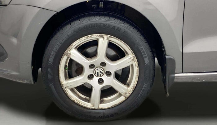 2014 Volkswagen Vento HIGHLINE PETROL AT, Petrol, Automatic, 52,530 km, Left Front Wheel